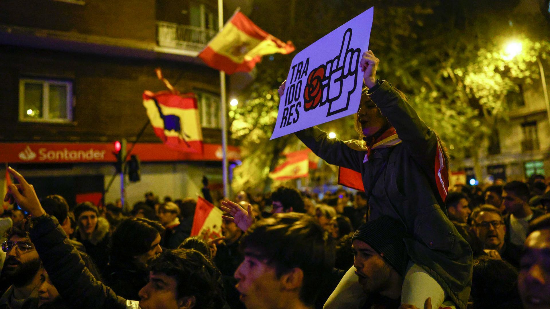 Unas 1.500 personas se han concentrado en Ferraz contra la amnistía