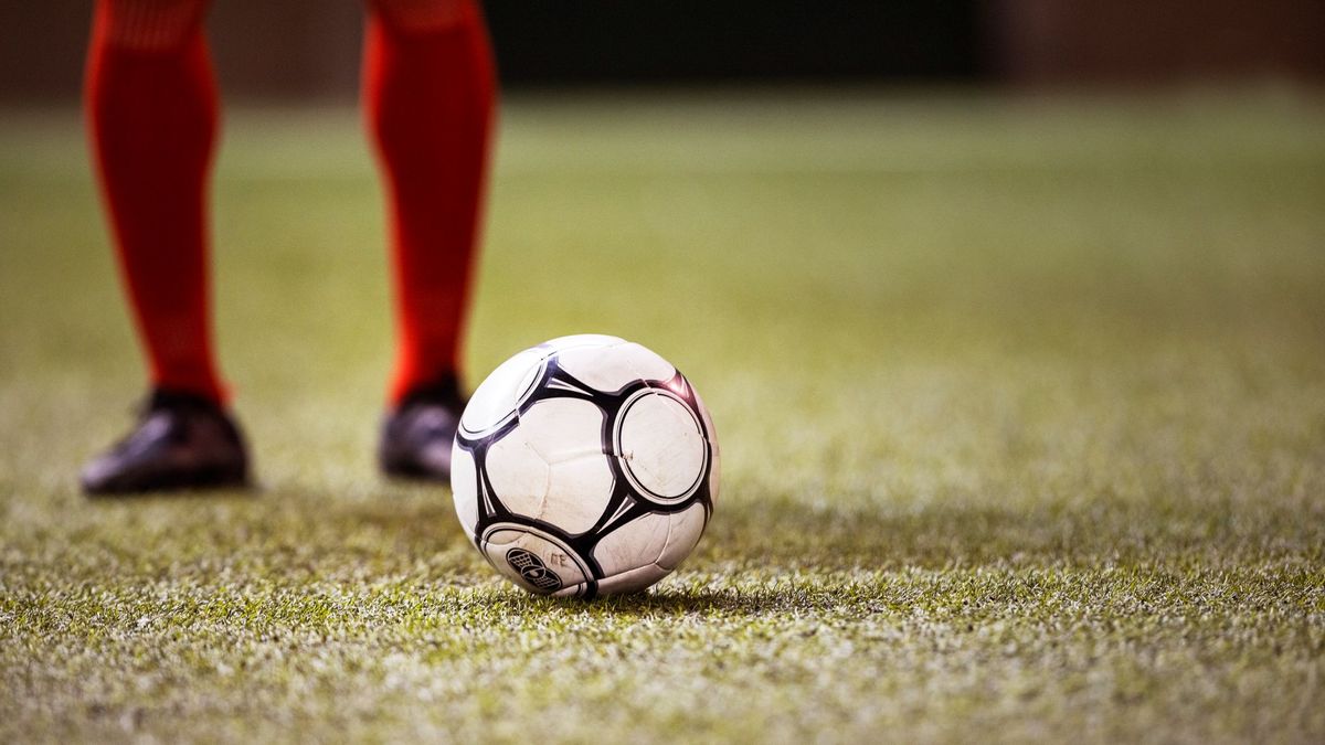 Un joven cae desplomado en un partido de fútbol en Alicante tras una grave agresión: "Veía que mi hijo se moría"