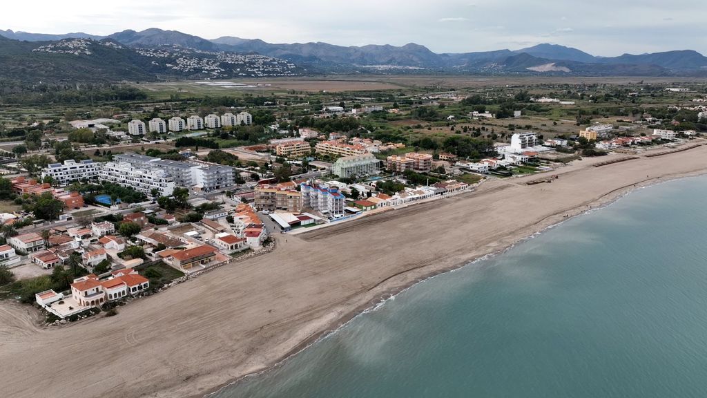 Los vecinos de Denia, en guerra contra Costas por el deslinde que afecta a 3.600 propiedades a pie de playa