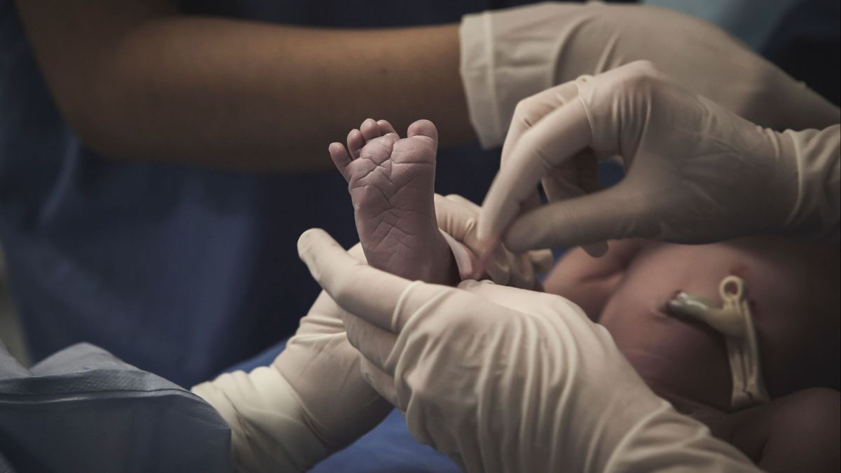 Condenan a una aseguradora por la muerte de un bebé recién nacido en Sevilla al que no trataron de un cuadro séptico