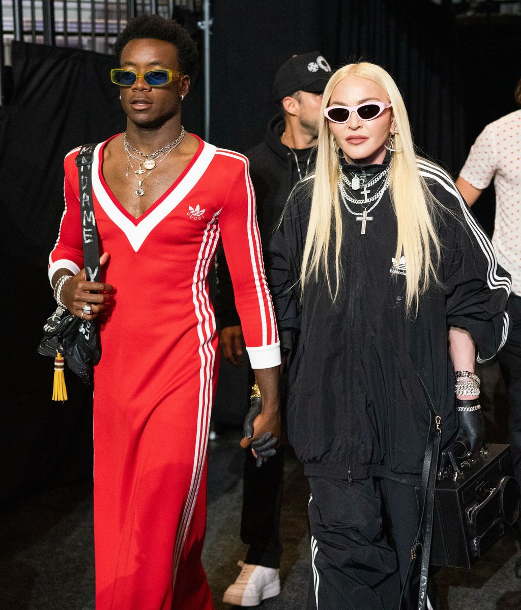 Madonna y su hijo en un evento de moda