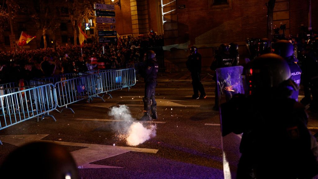 Nueva manifestación contra la amnistía en la calle Ferraz de Madrid