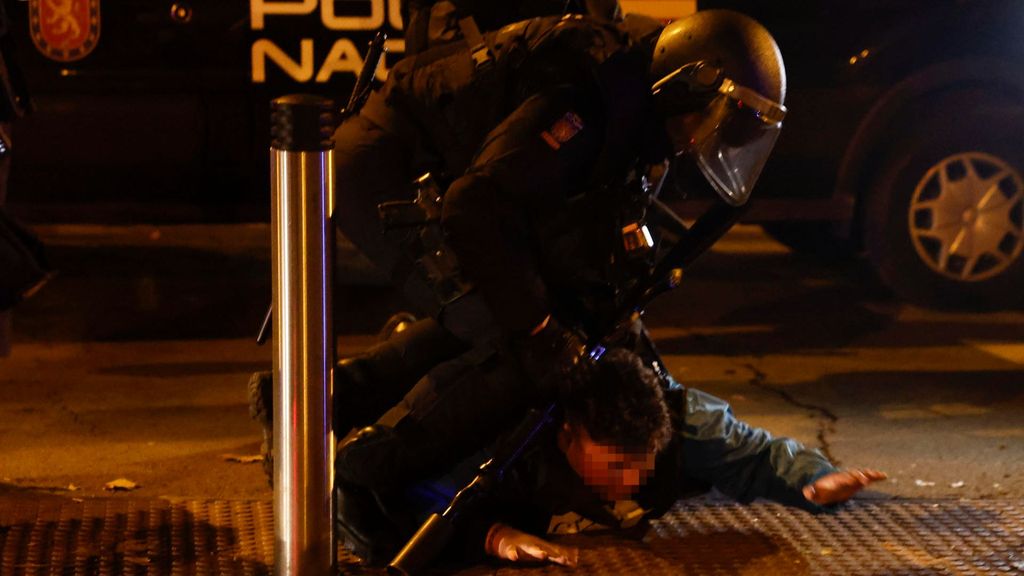 Nueva manifestación contra la amnistía en la calle Ferraz de Madrid