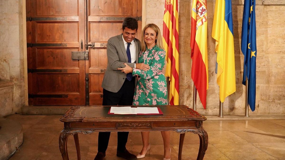 Carlos Mazón y Nuria Montes tras firmar el decreto