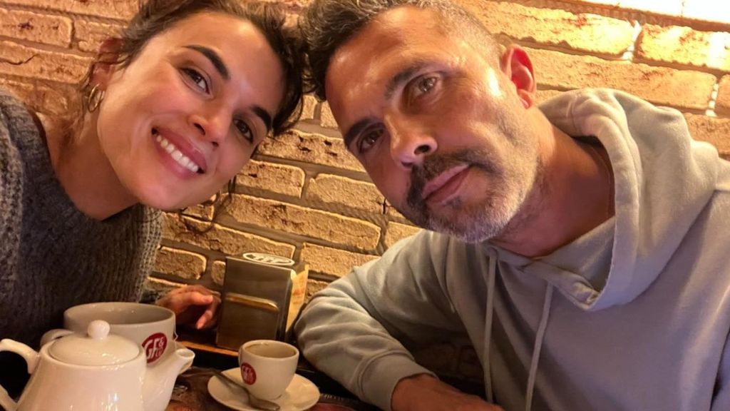 La felicitación de Adriana Ugarte a su novio enseñando sus fotos más caseras con él