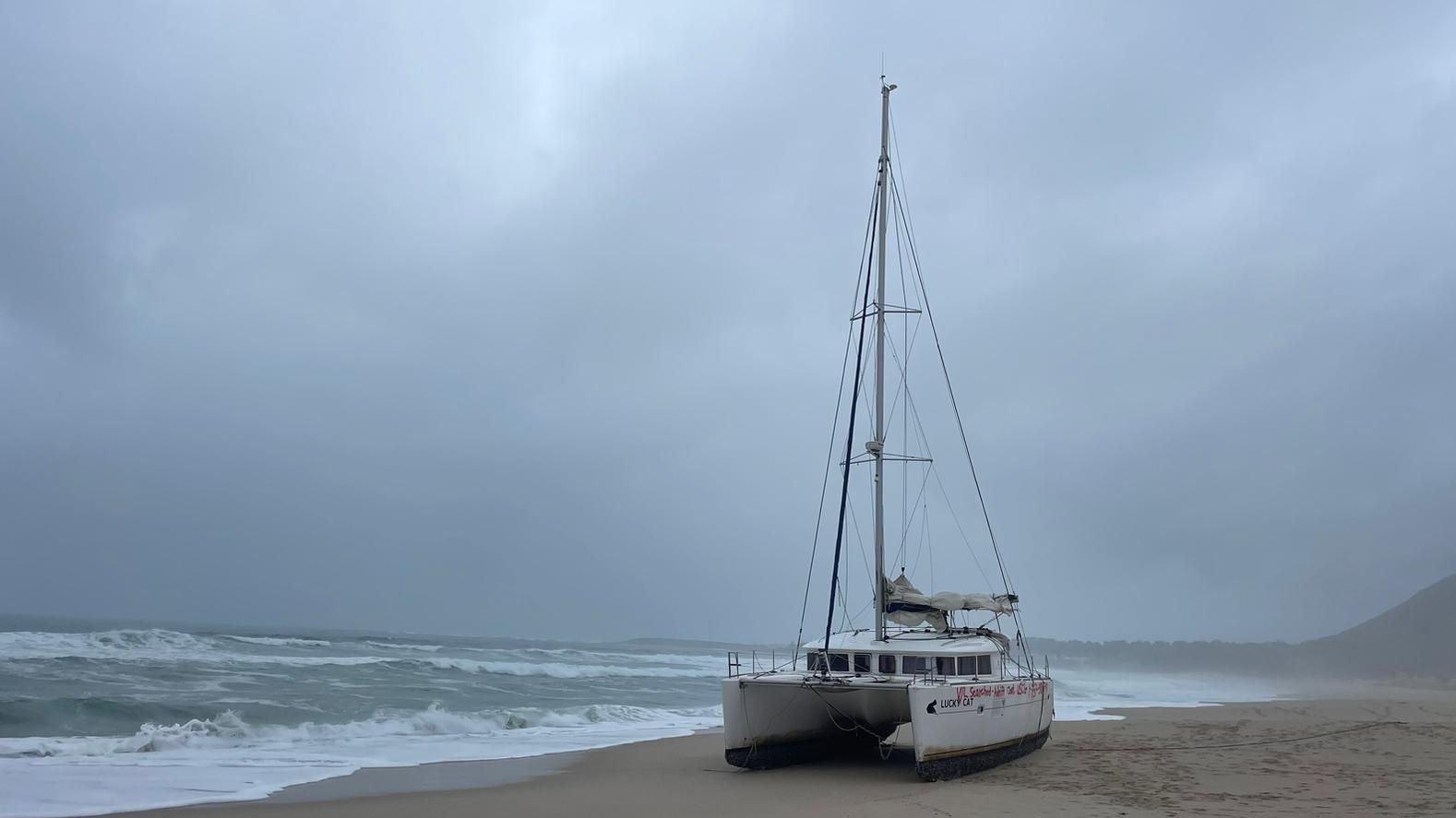 La guardia costera americana tuvo que rescatarlo  pero no pudo hacerse cargo de la embarcación