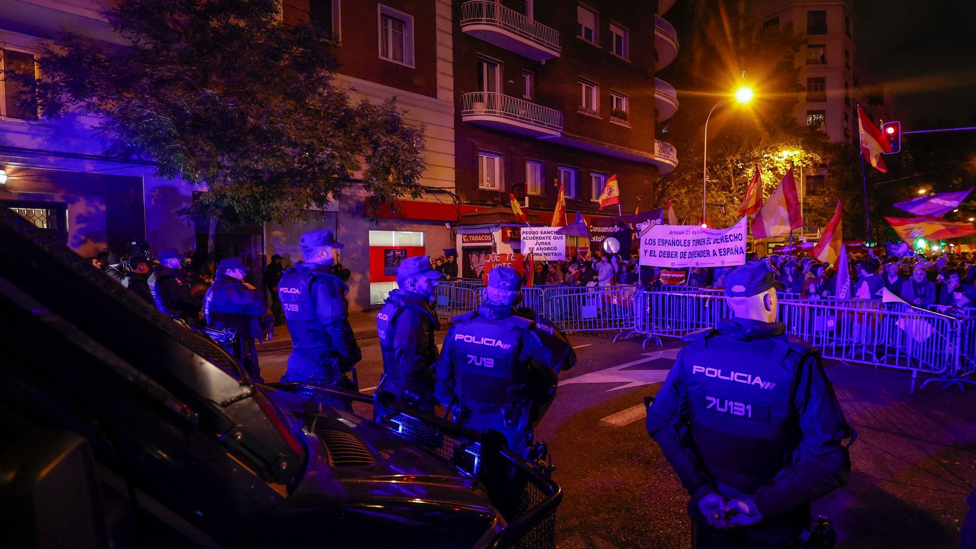 La tensión comienza a hacer aparición en la protesta de Ferraz