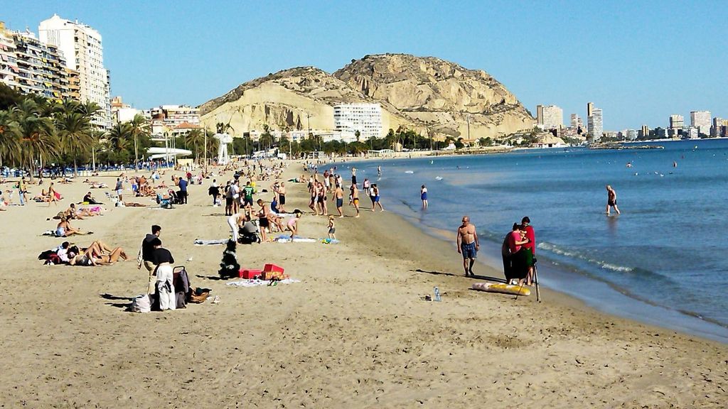Playa del Postiguet de Alicante este viernes