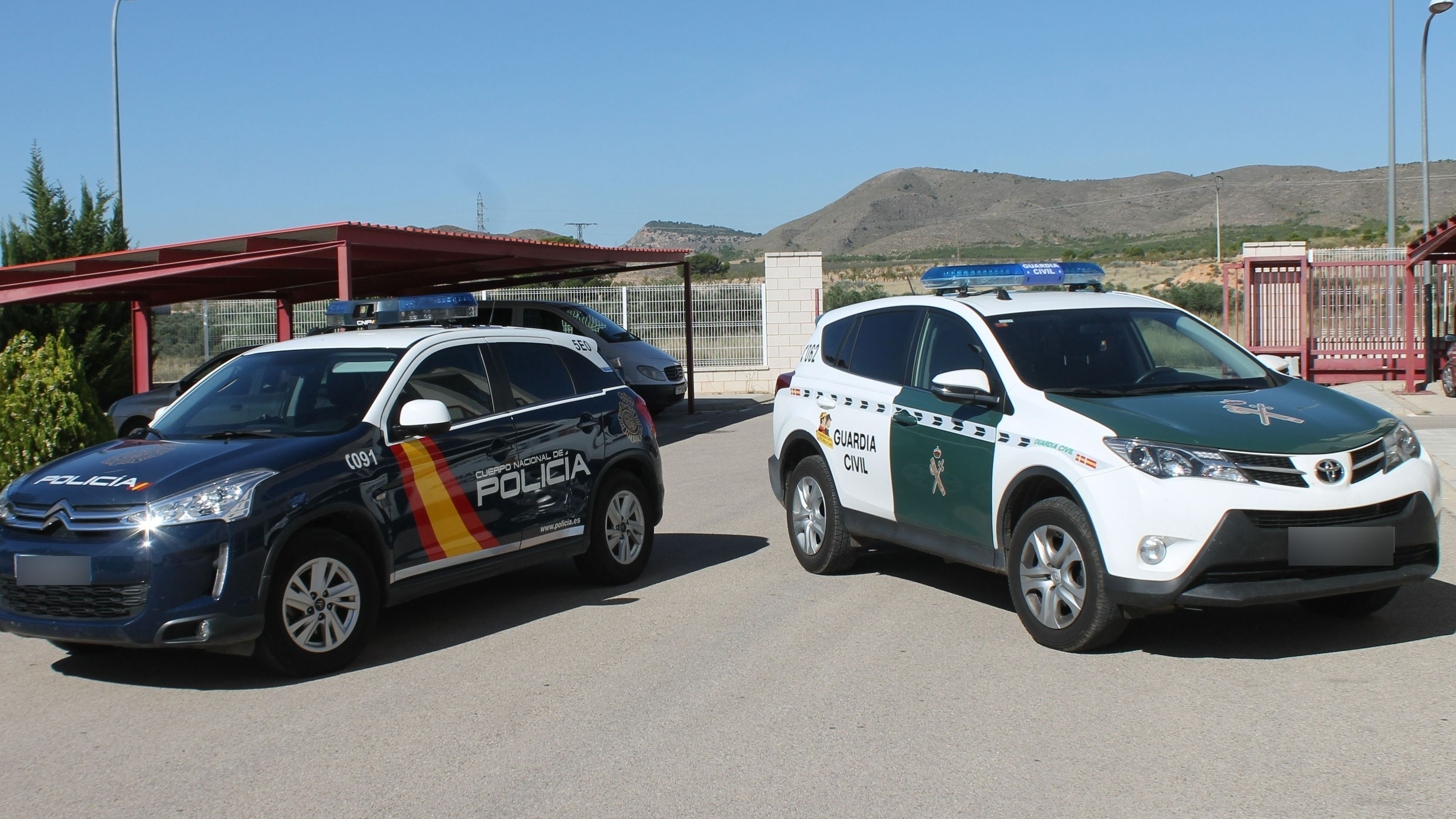 Aparecen unos 50 fardos de hachís flotando en las inmediaciones del puerto de Ciutadella en Menorca