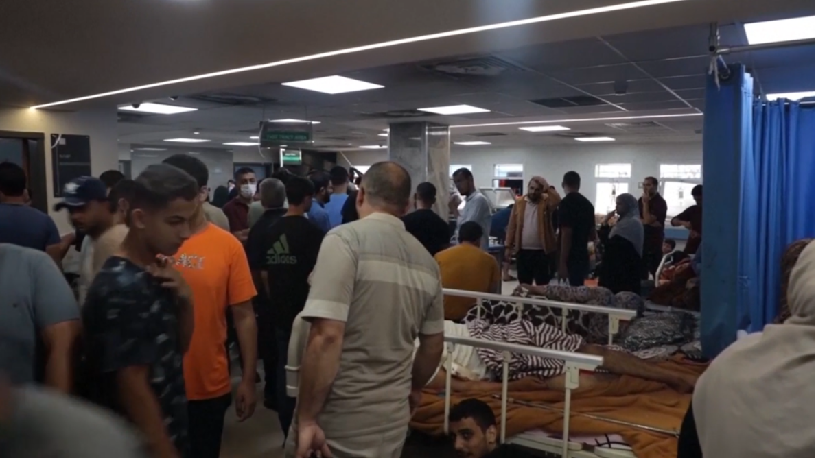 El Hospital de Al Shifa, el mayor de la Franja de Gaza, está sin electricidad por los bombardeos de Israel