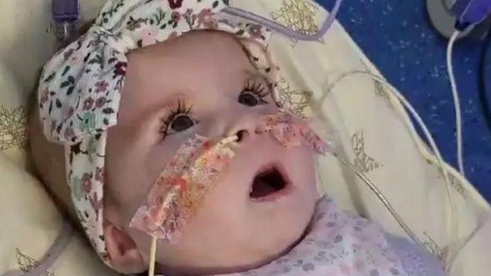 Italia concede la nacionalidad a una bebé inglesa con una enfermedad incurable