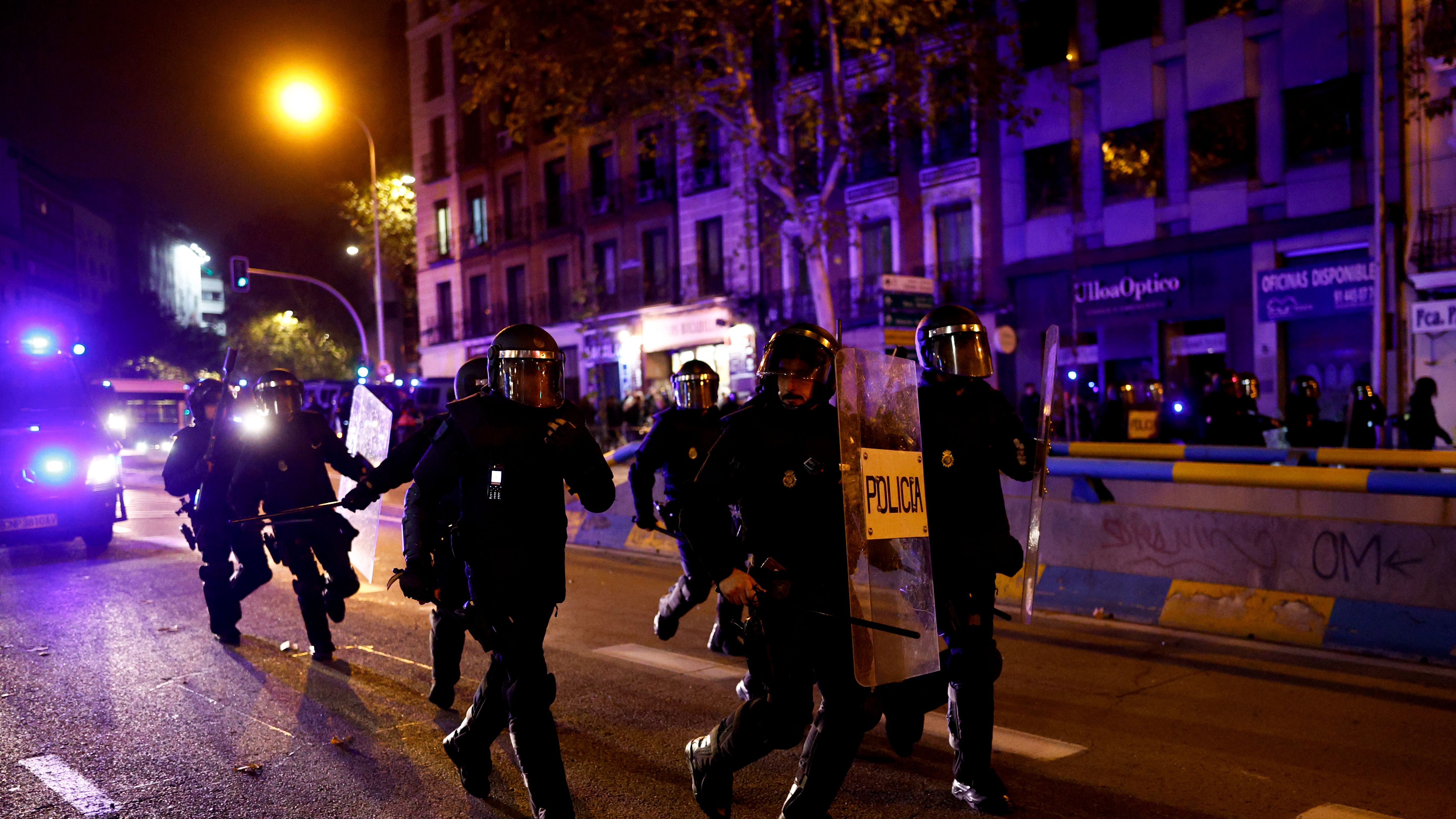 La novena jornada de protestas contra la amnistía en Ferraz deja nueve detenidos, tres heridos y multitud de disturbios