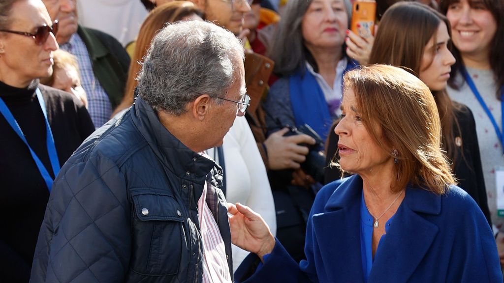 El presidente de la Asamblea de Madrid Enrique Ossorio y Ana Botella asisten a la manifestación de Madrid