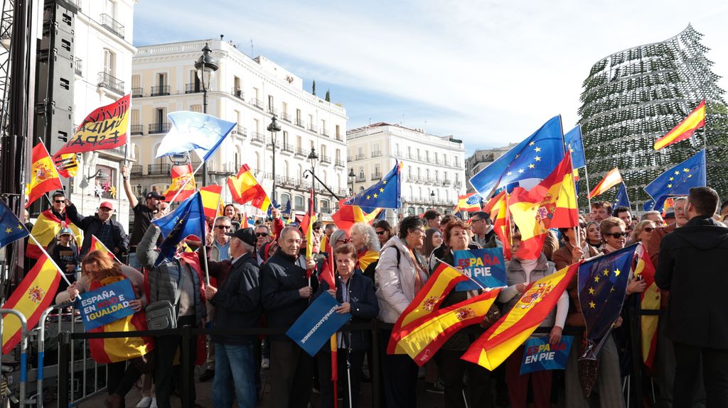 Numerosas personas se concentran en las capitales de provincia de España en contra de la amnistía