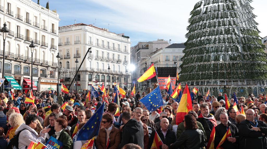 Numerosas personas se concentran en las capitales de provincia de España en contra de la amnistía