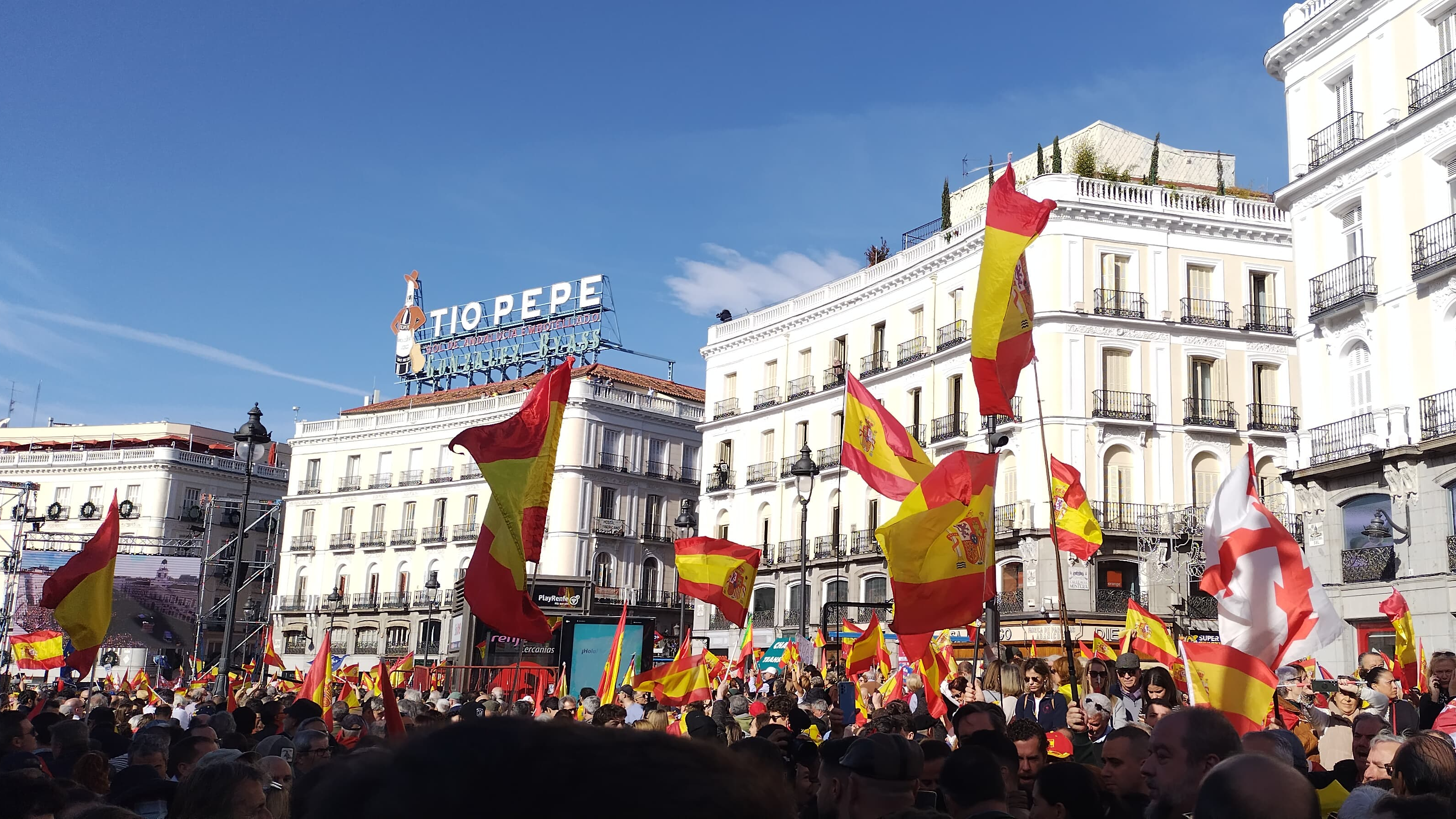 Numerosas personas se concentran en las capitales de provincia de España en contra de la amnistía
