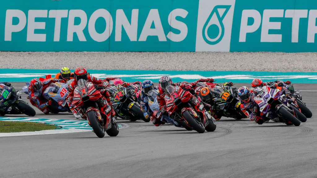 Pilotos de MotooGP en el circuito de Sepang