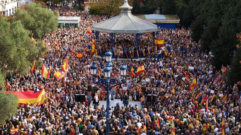 Unas 20.000 personas llenan las calles de Santander contra la amnistía al grito 'Sánchez dimite'