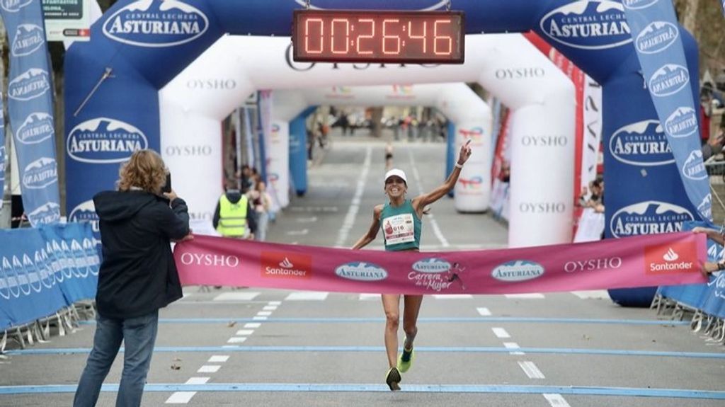 Cristina Silva llegando a meta en la Carrera de la Mujer