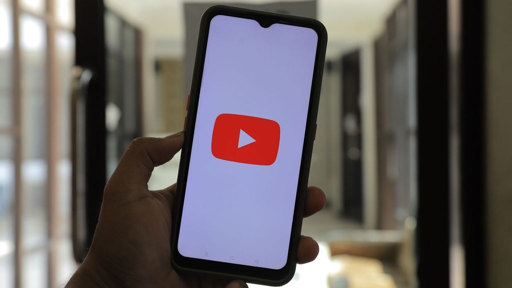 ¿Adiós a la música con Inteligencia Artificial?: los artistas podrán solicitar la retirada de contenido en YouTube