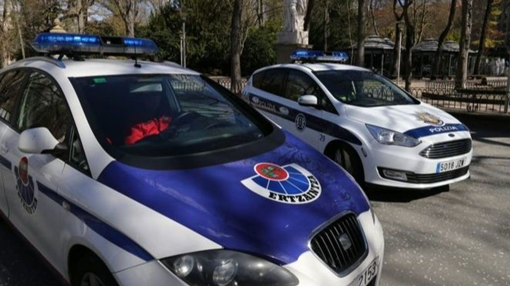 Coche de la Ertzaintza y de la Policía local