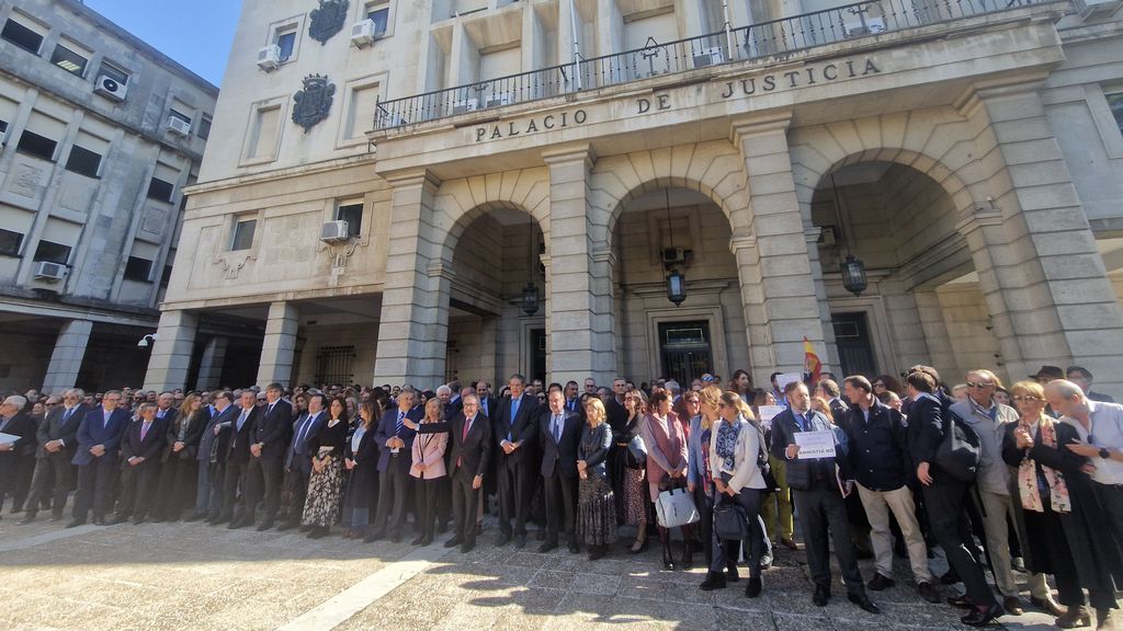 Jueces, fiscales y abogados se manifiestan contra la ley de amnistía y claman por la separación de poderes