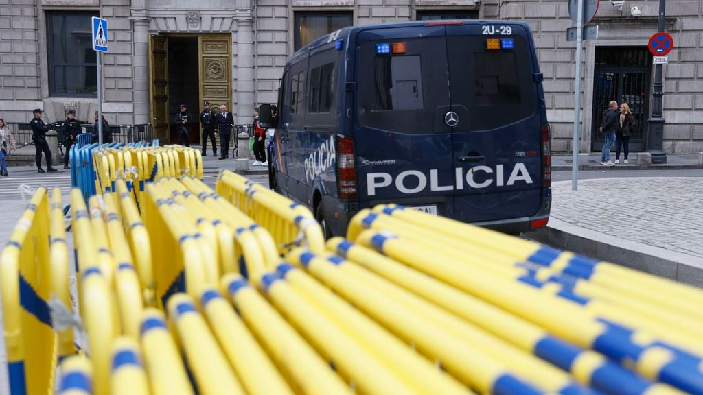 Seguridad policial en el Congreso durante la investidura de Pedro Sánchez