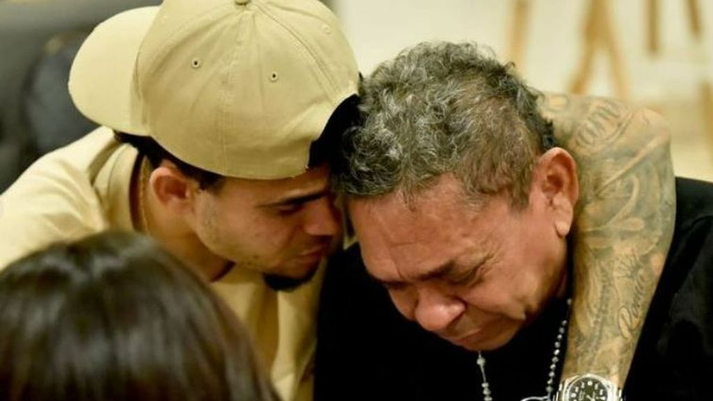 Luis Díaz se reencuentra con su padre en Colombia tras 12 días de calvario por su secuestro