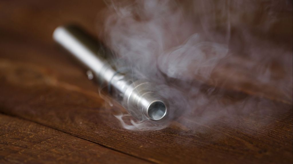 Sanidad prohibirá los aromas en los vapeadores y obligará a incluirles advertencias como las del tabaco convencional