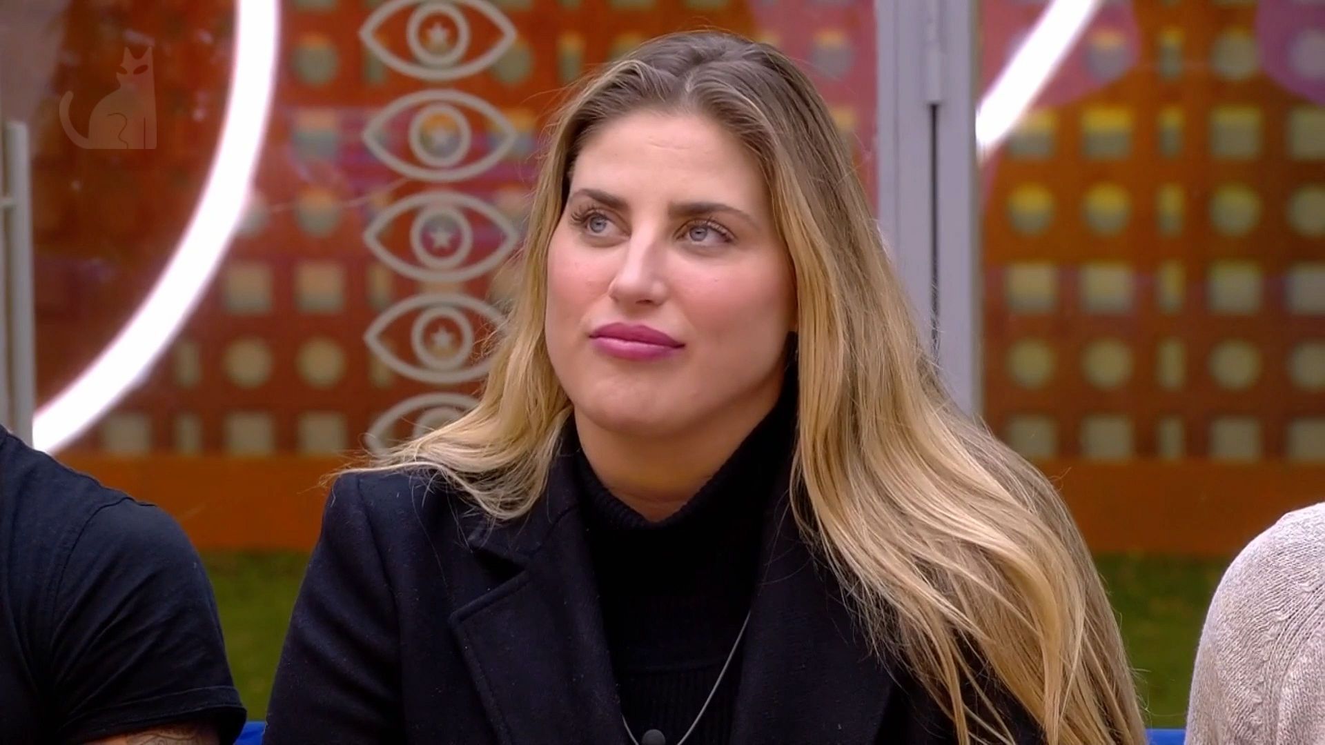 Susana Bianca le explica a Lara Álvarez