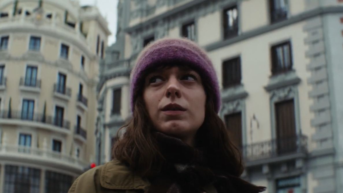 El anuncio nos presenta un Madrid vacío en el que es imposible compartir la felicidad