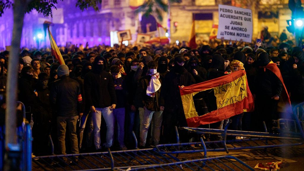 Decimocuarta protesta en Ferraz por la ley de amnistía