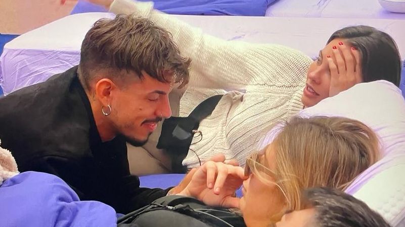 Hablan en la habitación azul