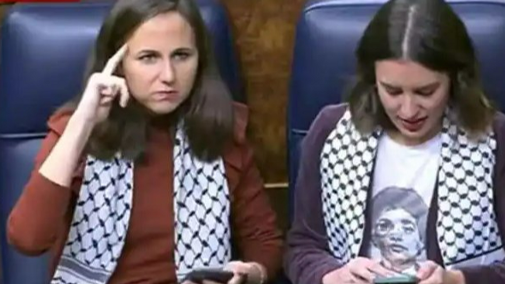 Ione Belarra e Irene Montero durante la segunda sesión de la investidura de Pedro Sánchez