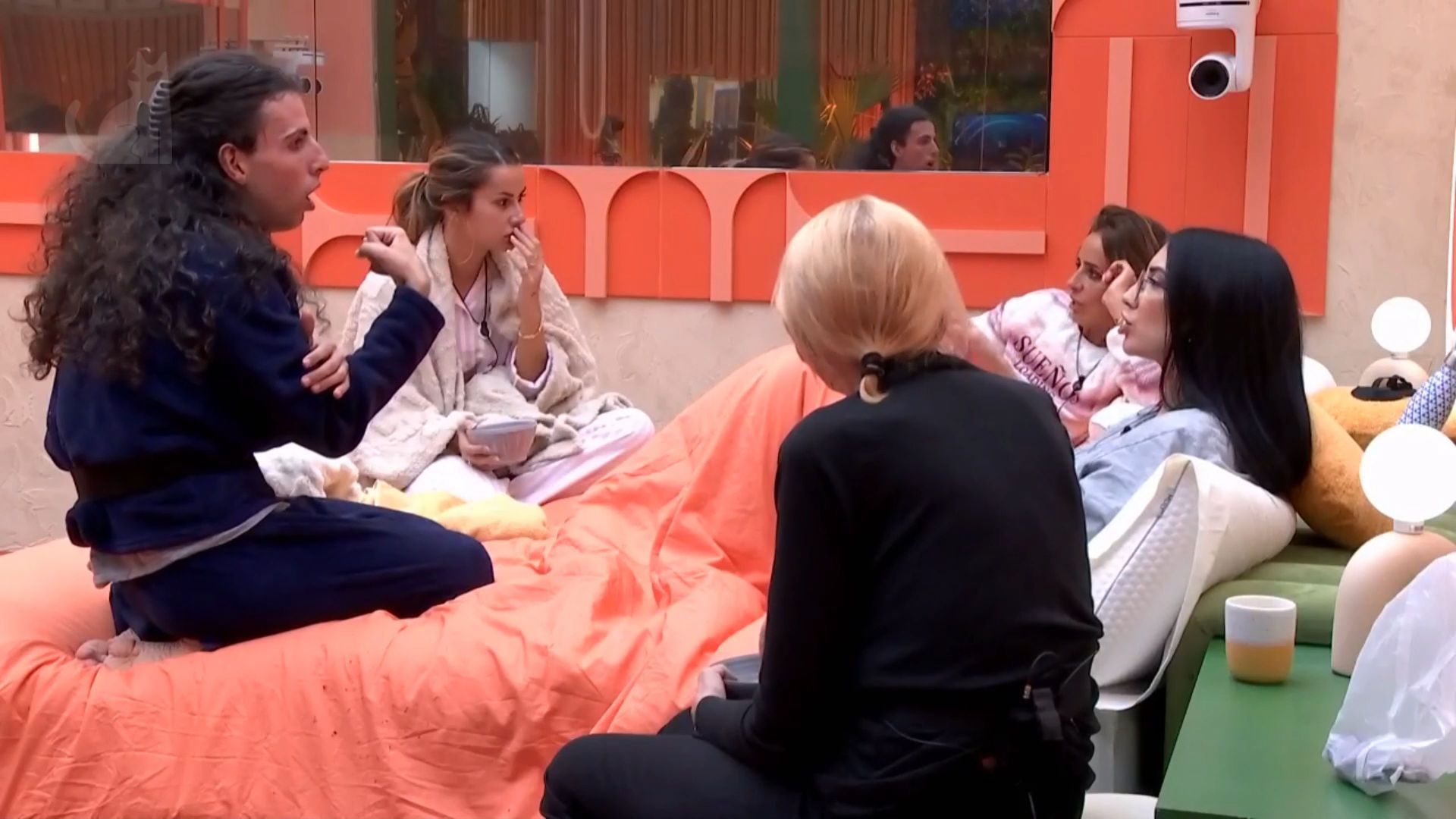 Albert Infante sorprendido al saber que Jessica Bueno ha hecho la butifarra