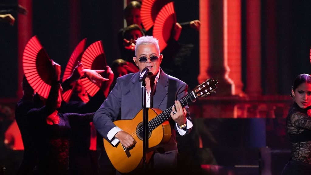 Alejandro Sanz, durante su actuación en los Grammy Latinos 2023