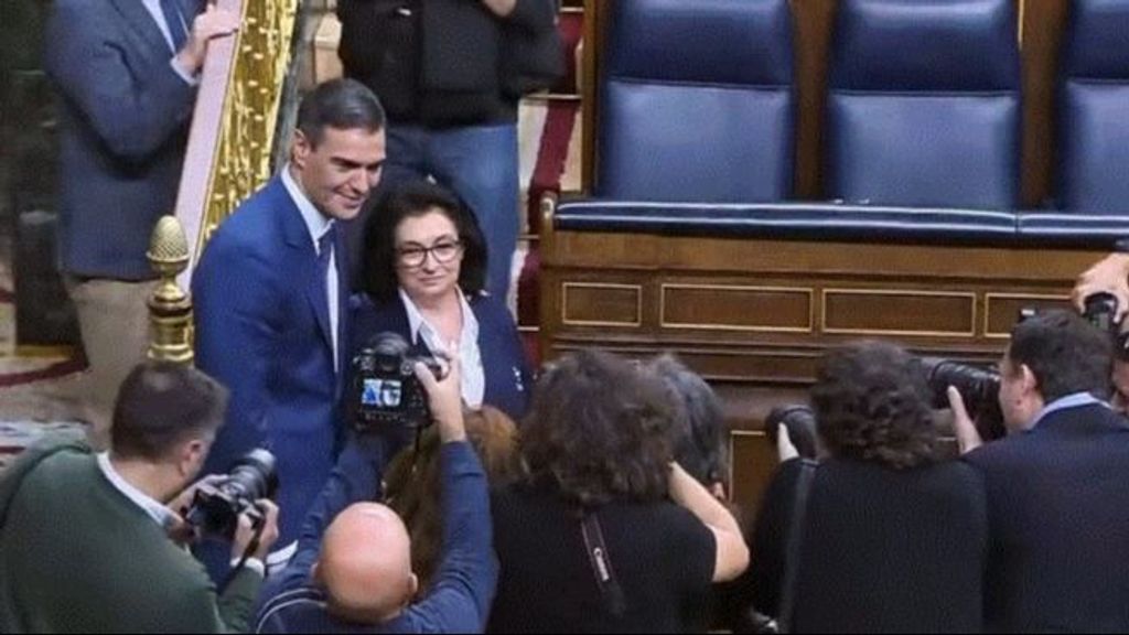 El gesto de Pedro Sánchez con la señora de la limpieza del Congreso