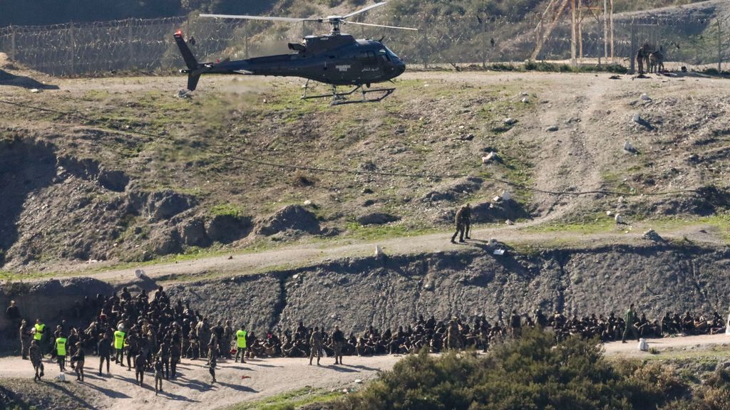 Más de 400 inmigrantes subsaharianos intentan entrar en Ceuta en un salto masivo