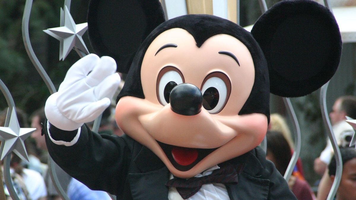 Un Mickey Mouse gigante se instala en la céntrica Plaza de España de Madrid