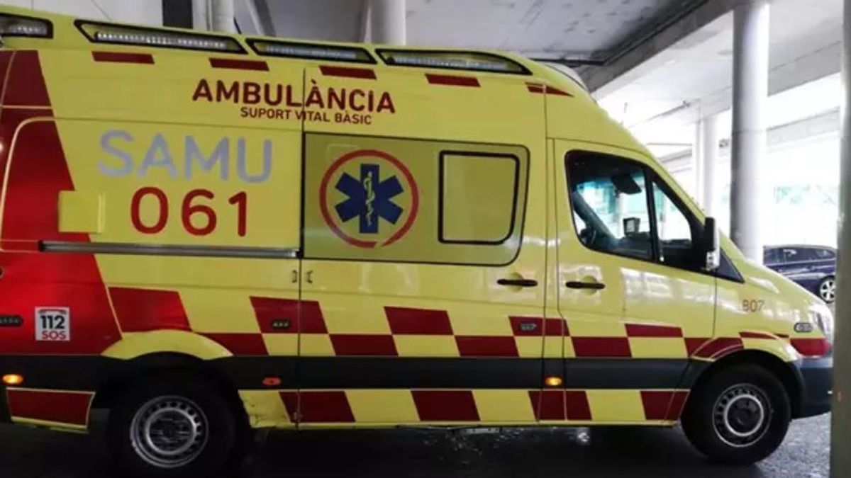 Ambulancia del 061, que acudió al lugar del apuñalamiento