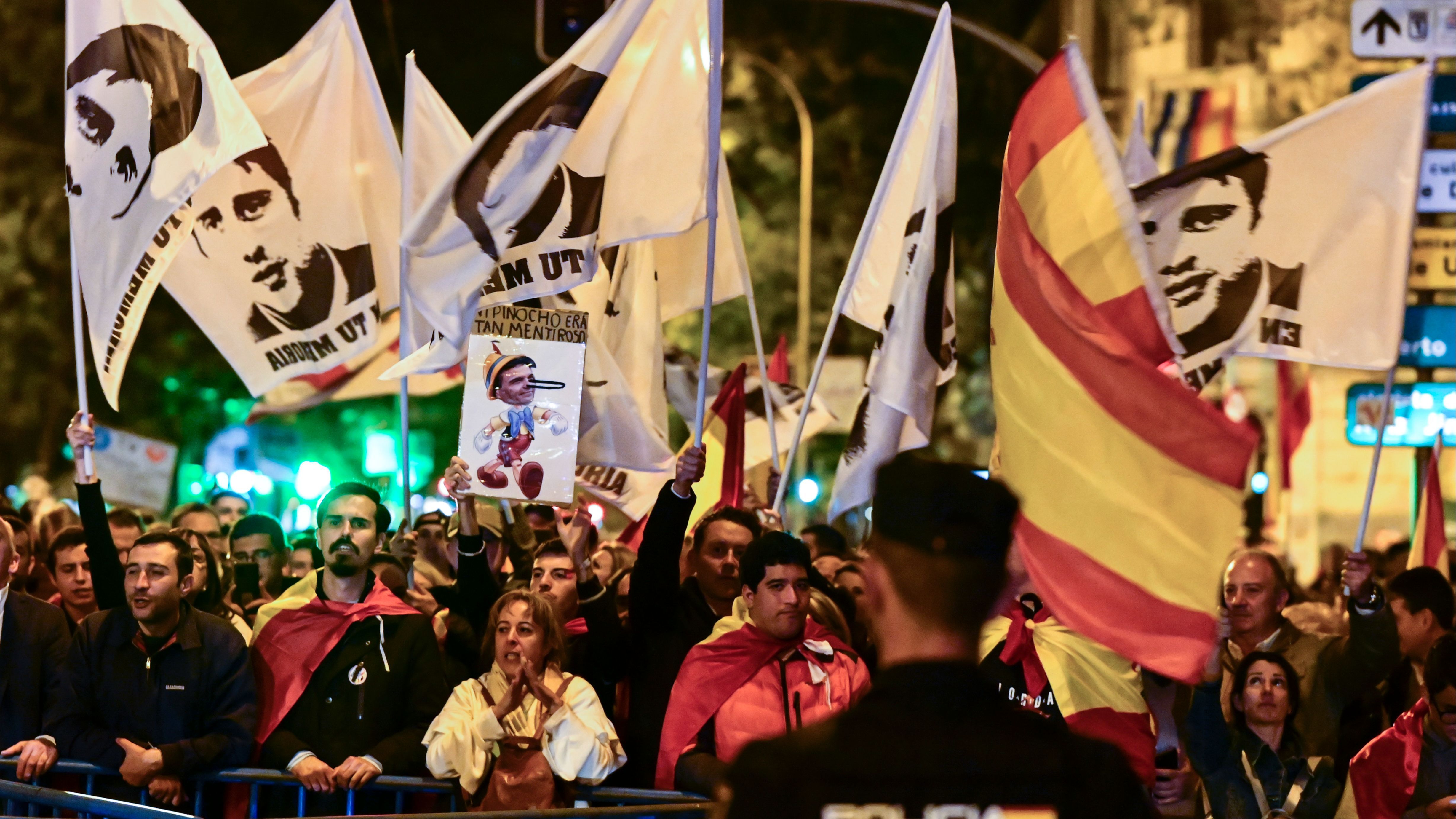 Concentración contra la amnistía frente a la la sede del PSOE en Ferraz