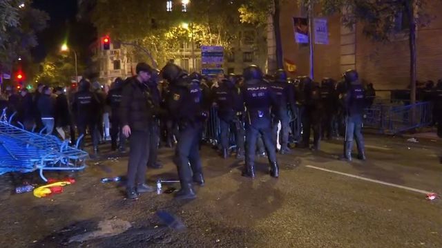 Decimosexta Noche De Protestas Contra La Amnistía En Ferraz