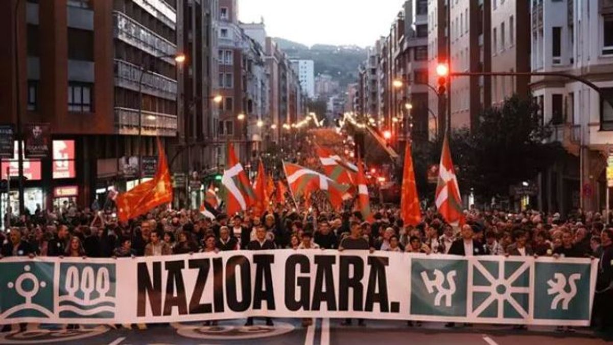 Miles de personas en Bilbao, convocadas por EH Bildu, reivindican la nación vasca