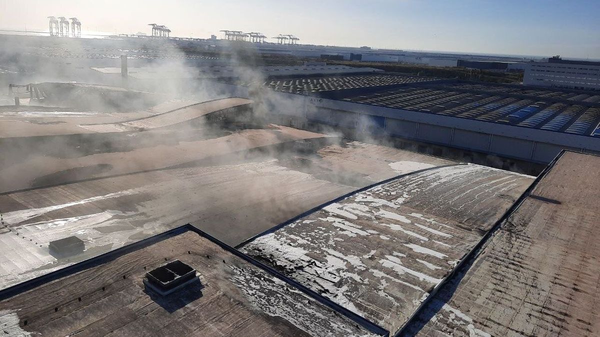 Nave del Ecoparc afectada por un incendio en Barcelona