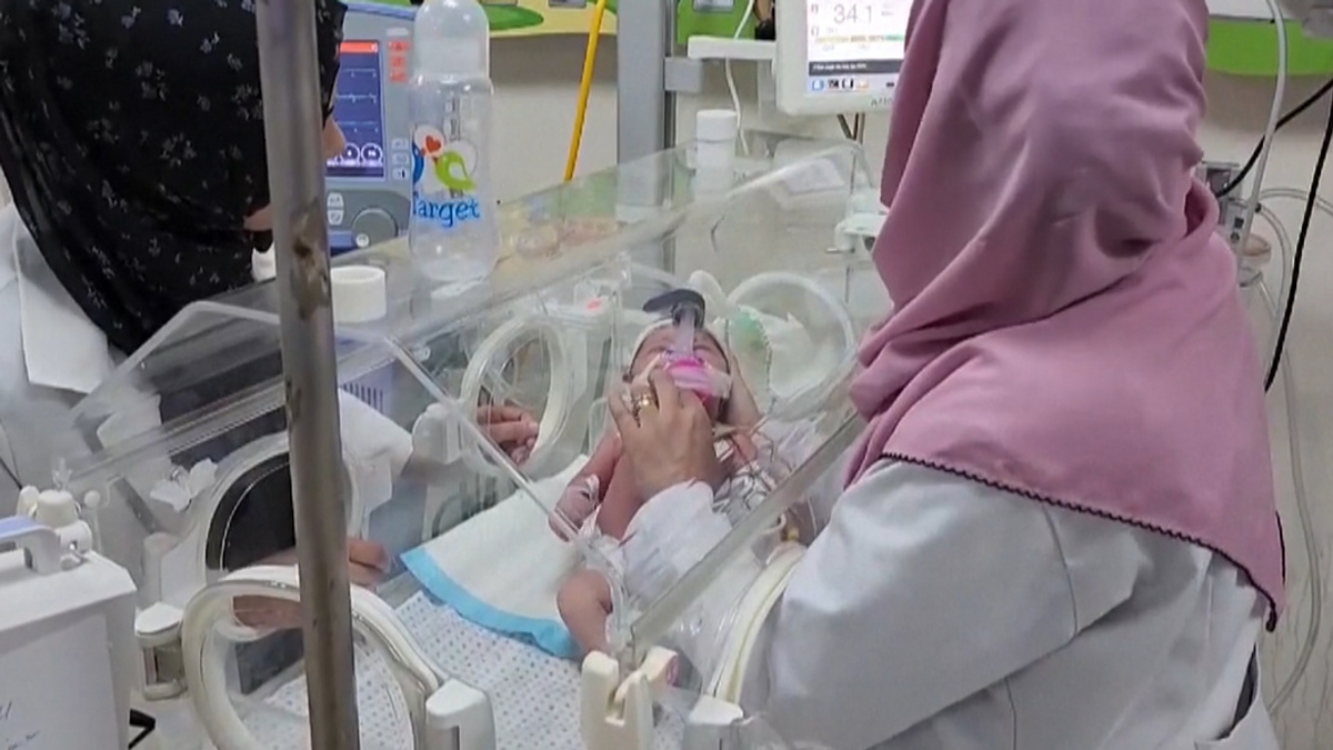 Evacuados más de 30 bebés prematuros que estaban ingresados en el Hospital Al Shifa de Gaza