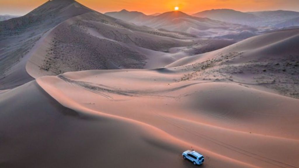 El manantial de Yueya: así es el desierto que se cubre de nieve en China