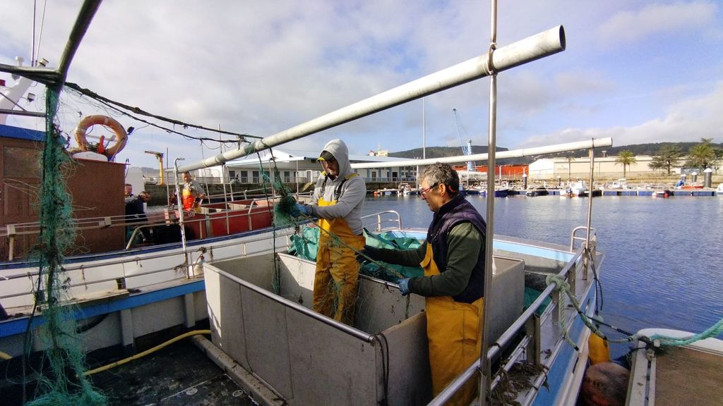 Los marineros notan desde hace unas semanas una presencia inusual de restos de toallitas