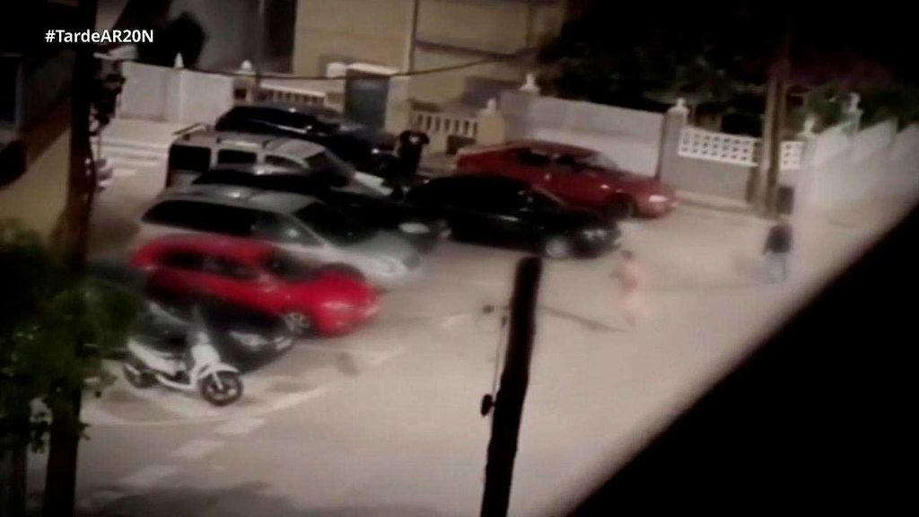 Viral | Un hombre corre desnudo de madrugada mientras otro le persigue con un cuchillo: una testigo nos cuenta qué ha pasado