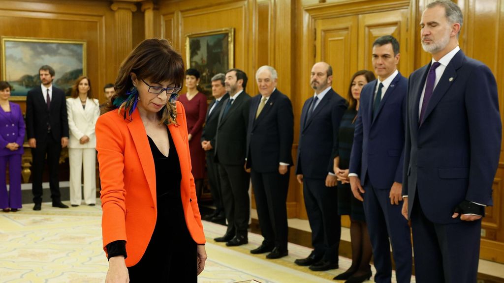 La nueva ministra de igualdad, Ana Redondo, ha modificado así el final del discurso de la jura de la Constitución