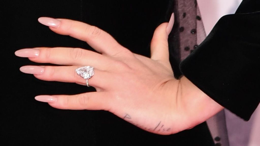 Anillo de compromiso de Adele.